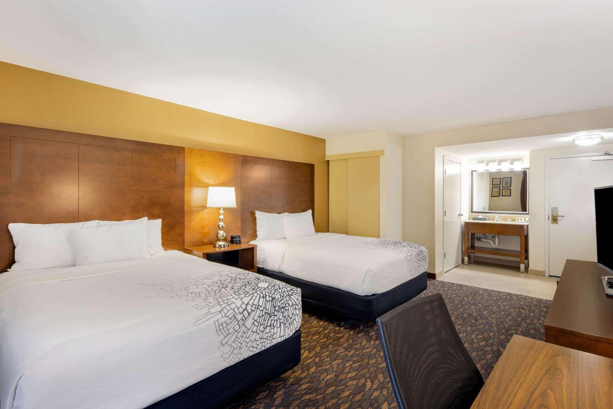 La Quinta By Wyndham Oakland - Hayward Hotel Exterior photo
