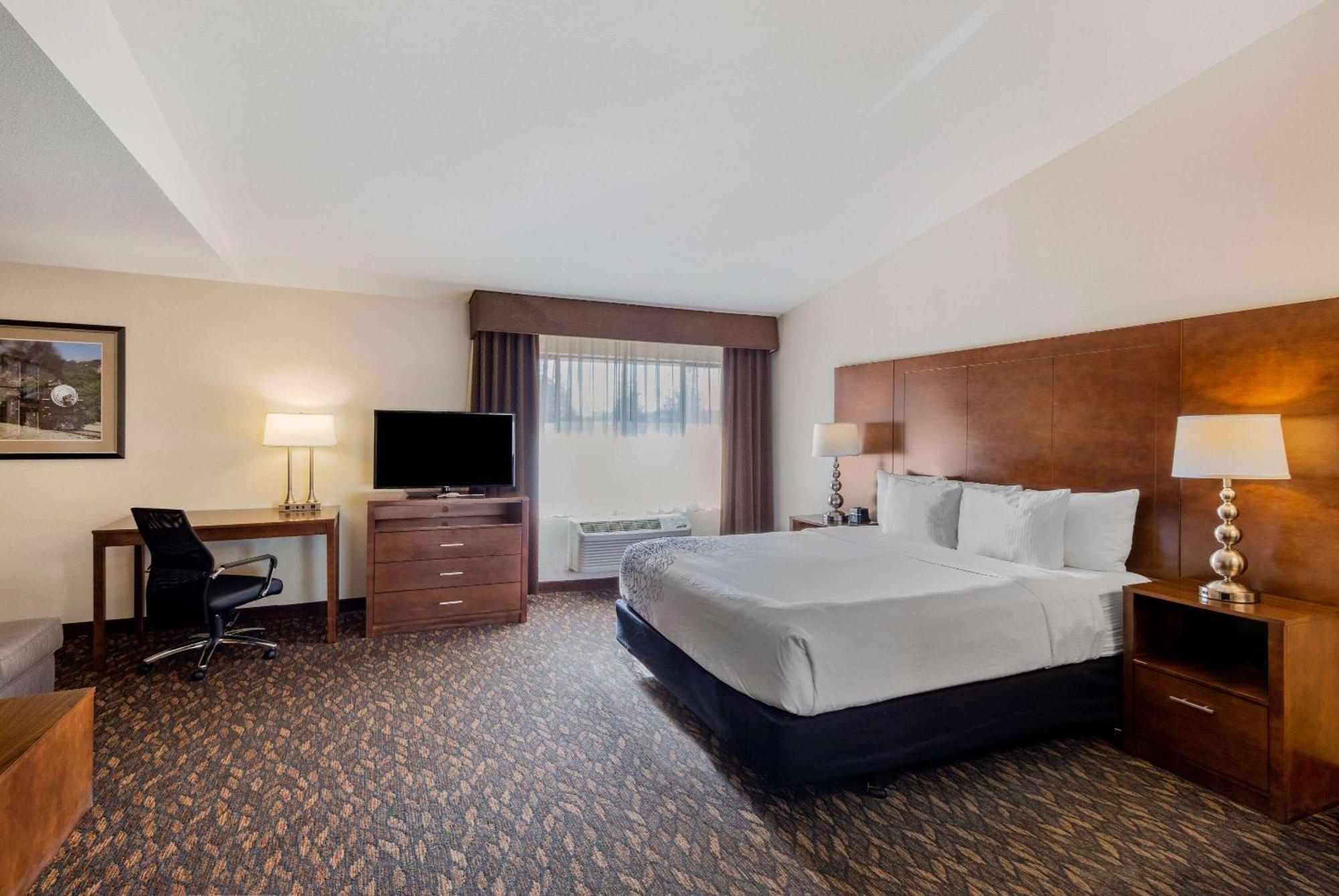 La Quinta By Wyndham Oakland - Hayward Hotel Exterior photo