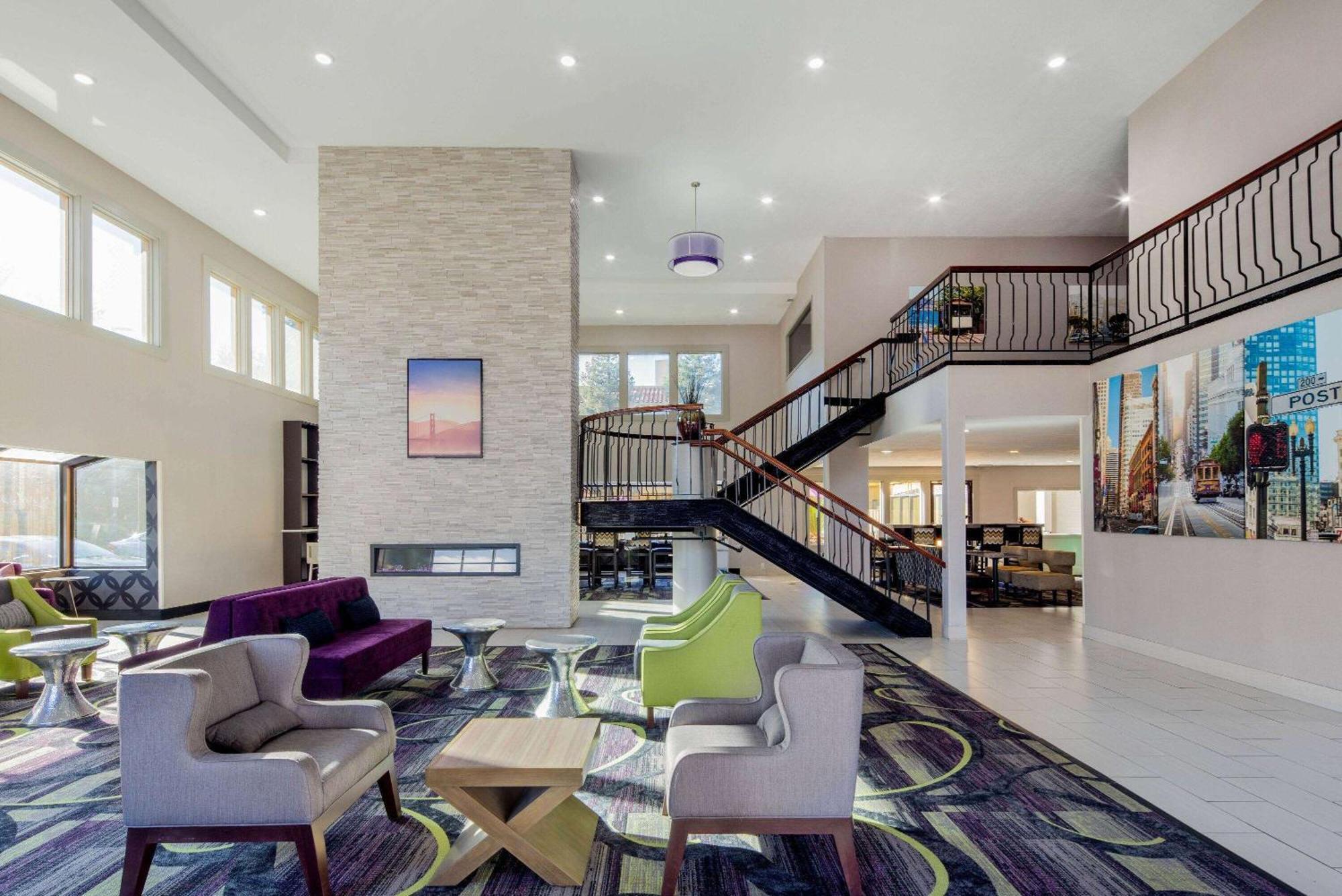La Quinta By Wyndham Oakland - Hayward Hotel Exterior photo