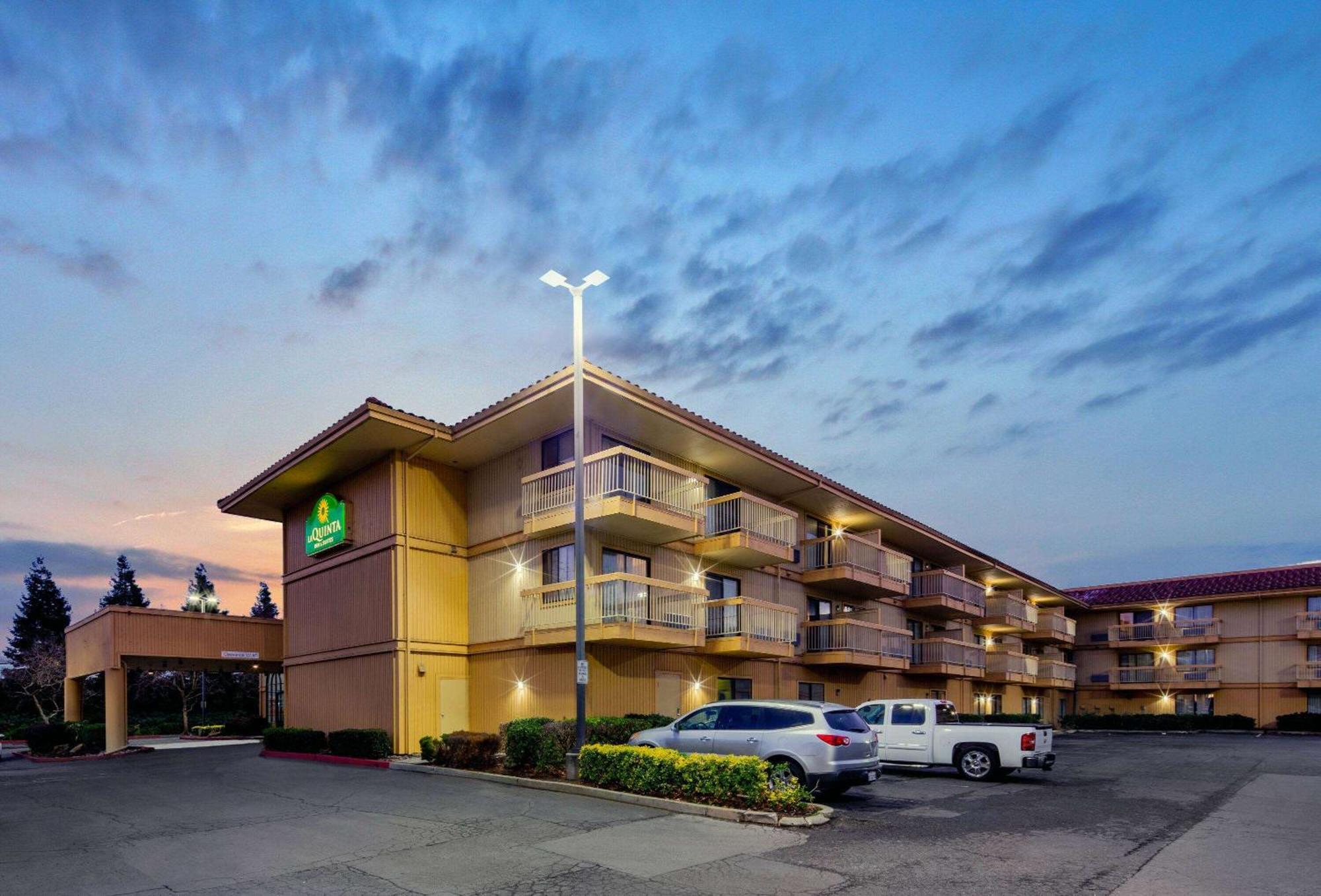 La Quinta By Wyndham Oakland - Hayward Hotel Exterior photo