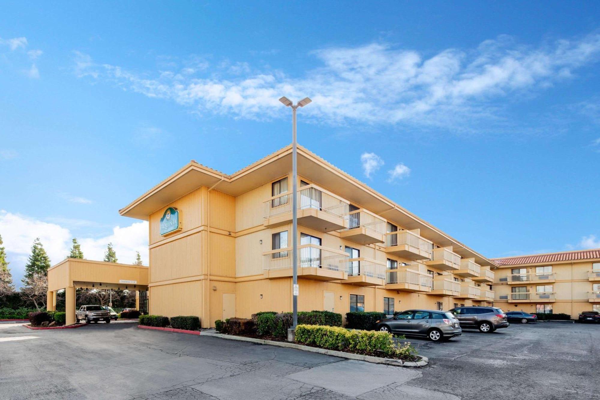 La Quinta By Wyndham Oakland - Hayward Hotel Exterior photo